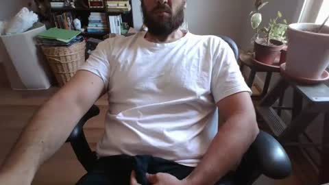 Snapshot of eggplantout chatting on 13, 6, 2026 Eggplant Out online show from 13, 6, 2026