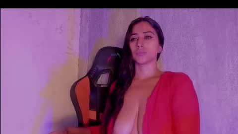 Snapshot of eiliyn_01 chatting on 16, 12, 2025 Eilyn online show from 16, 12, 2025