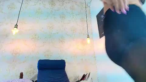 Snapshot of eimy_robertss chatting on 18, 6, 2026 Eimy online show from 18, 6, 2026