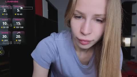 Snapshot of el1s_evans chatting on 22, 5, 2026 please read my bio there is information about private shows and about my personality online show from 22, 5, 2026