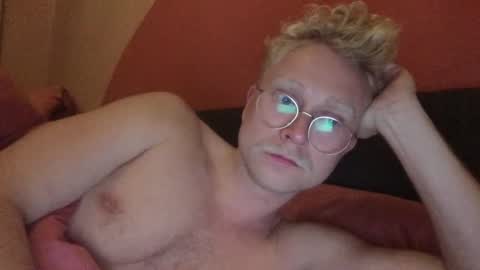 Snapshot of el_thunder chatting on 1, 12, 2024 MrE online show from 1, 12, 2024
