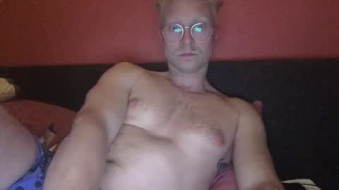 Snapshot of el_thunder chatting on 12, 3, 2025 MrE online show from 12, 3, 2025