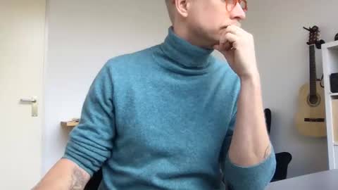 Snapshot of el_thunder chatting on 2, 2, 2026 MrE online show from 2, 2, 2026