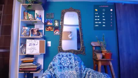 Ela  Help me reach 100 thumbs up online show from 6, 11, 2025