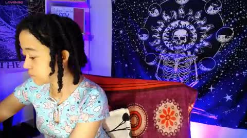 Ela  Help me reach 100 thumbs up online show from 26, 5, 2026