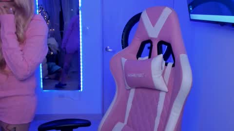 Snapshot of ela_garu_ chatting on 9, 11, 2025 Ela online show from 9, 11, 2025