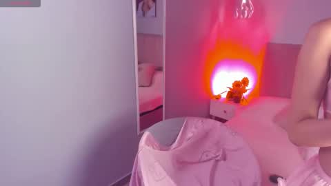 Snapshot of ela_petit chatting on 25, 10, 2025 Ela online show from 25, 10, 2025