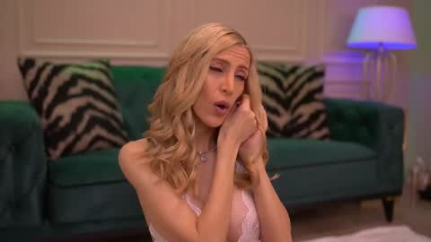 Ella online show from 19, 4, 2026