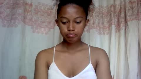 Snapshot of elaliealdy chatting on 8, 5, 2026 elaliealdy online show from 8, 5, 2026