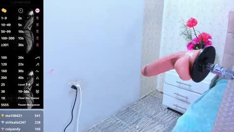 Snapshot of elalove_ chatting on 5, 1, 2025 Ela online show from 5, 1, 2025