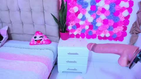 Snapshot of elalove_ chatting on 3, 2, 2025 Ela online show from 3, 2, 2025