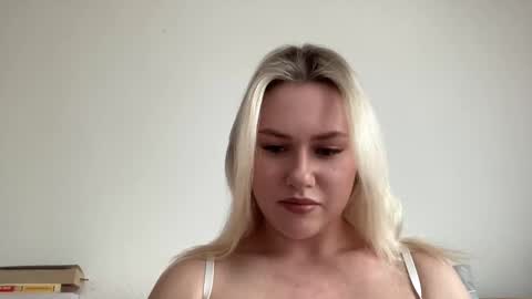 Snapshot of elaraluxxxe chatting on 13, 2, 2025 elaraluxxxe online show from 13, 2, 2025