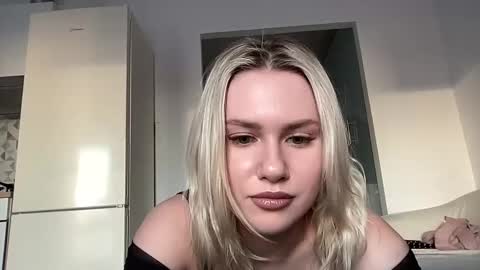 Snapshot of elaraluxxxe chatting on 22, 2, 2025 elaraluxxxe online show from 22, 2, 2025