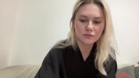 Snapshot of elaraluxxxe chatting on 26, 11, 2025 elaraluxxxe online show from 26, 11, 2025