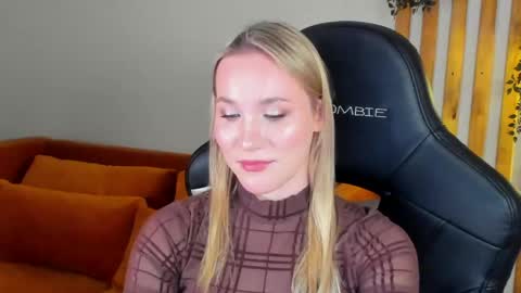 Snapshot of elaravoltage chatting on 26, 5, 2026 elaravoltage online show from 26, 5, 2026