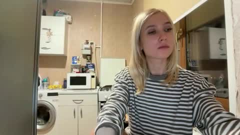 elarawhitmore online show from 28, 2, 2026