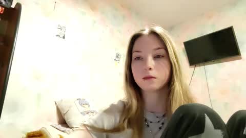 Snapshot of elaynecinco chatting on 18, 2, 2026 MIa online show from 18, 2, 2026