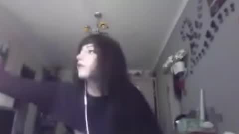 Snapshot of elaynetanton chatting on 24, 5, 2026 Lia online show from 24, 5, 2026