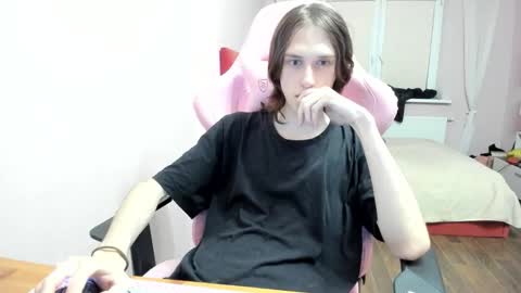 Snapshot of eleganc3 chatting on 13, 10, 2025 eleganc3 online show from 13, 10, 2025