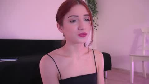 Snapshot of elena_li chatting on 10, 3, 2025 elena_li online show from 10, 3, 2025