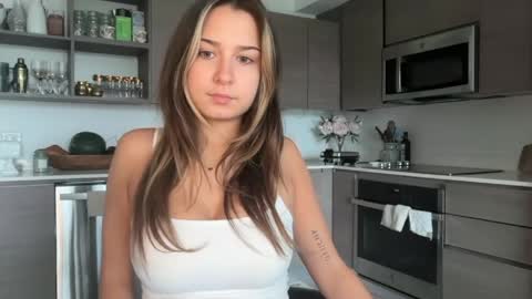 Snapshot of elenahere4u chatting on 28, 5, 2026 Elena online show from 28, 5, 2026