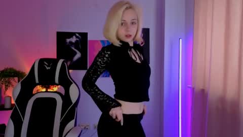 Snapshot of elenamonroe_ chatting on 20, 4, 2026 elenamonroe_ online show from 20, 4, 2026