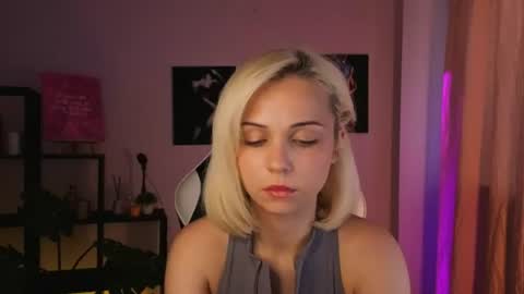 Snapshot of elenamonroe_ chatting on 21, 6, 2026 elenamonroe_ online show from 21, 6, 2026