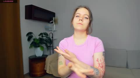 Snapshot of elenn_minty chatting on 21, 10, 2025 Margo online show from 21, 10, 2025