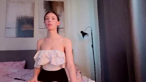 Snapshot of elfiecollins chatting on 24, 6, 2026 Elfie online show from 24, 6, 2026