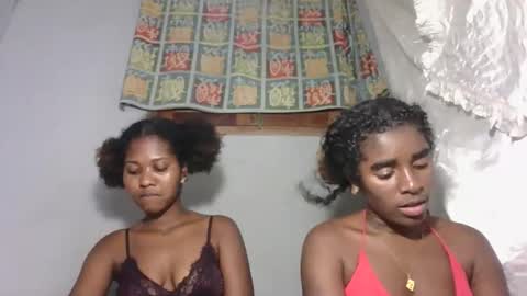 Snapshot of elia011 chatting on 4, 11, 2025 elia011 online show from 4, 11, 2025