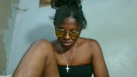 Snapshot of elia011 chatting on 22, 11, 2025 elia011 online show from 22, 11, 2025