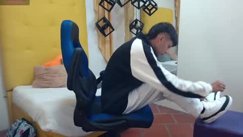 Snapshot of eliasblue chatting on 4, 3, 2025 E L I A S online show from 4, 3, 2025