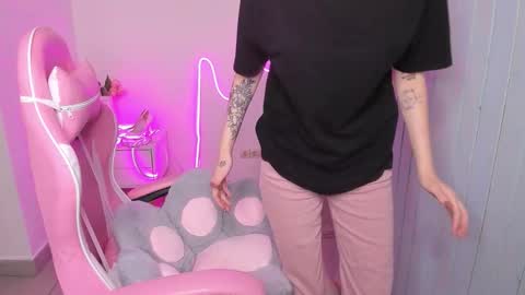 elieiza_xo online show from 14, 10, 2025