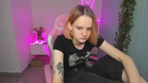 elieiza_xo online show from 19, 10, 2025