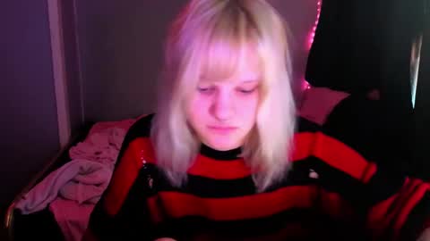 Snapshot of elieiza_xo chatting on 19, 4, 2026 elieiza_xo online show from 19, 4, 2026