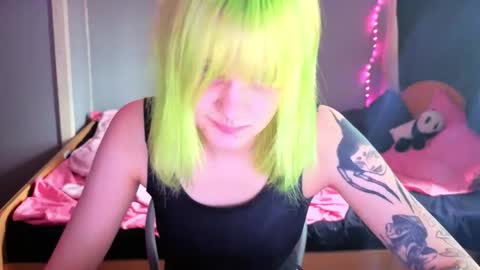 Snapshot of elieiza_xo chatting on 25, 4, 2026 elieiza_xo online show from 25, 4, 2026