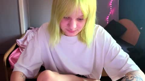 Snapshot of elieiza_xo chatting on 29, 4, 2026 elieiza_xo online show from 29, 4, 2026