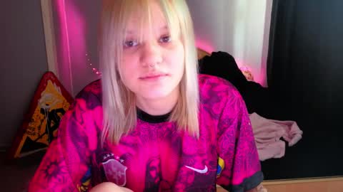 Snapshot of elieiza_xo chatting on 21, 5, 2026 elieiza_xo online show from 21, 5, 2026