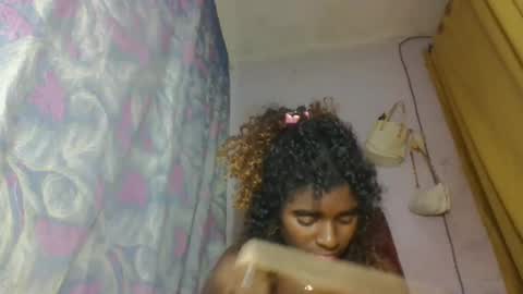 Snapshot of elina981 chatting on 18, 4, 2026 elina981 online show from 18, 4, 2026