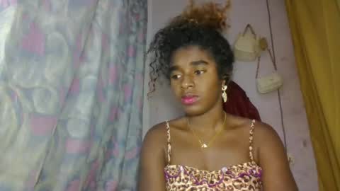 Snapshot of elina981 chatting on 23, 4, 2026 elina981 online show from 23, 4, 2026