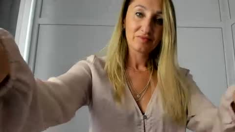 Snapshot of elinarosee chatting on 21, 7, 2026 Milena online show from 21, 7, 2026