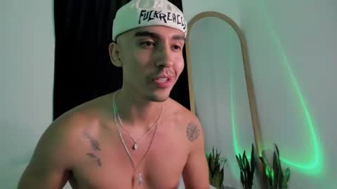 Snapshot of elio_dicaprio chatting on 8, 11, 2025 elio_dicaprio online show from 8, 11, 2025