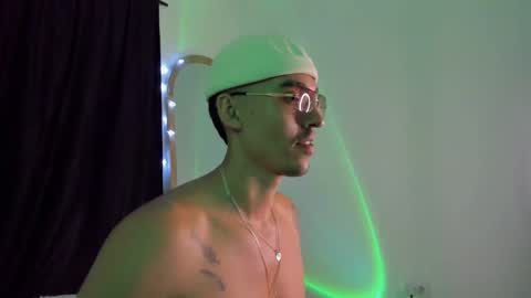 Snapshot of elio_dicaprio chatting on 9, 11, 2025 elio_dicaprio online show from 9, 11, 2025