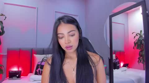 Elisa online show from 4, 12, 2025