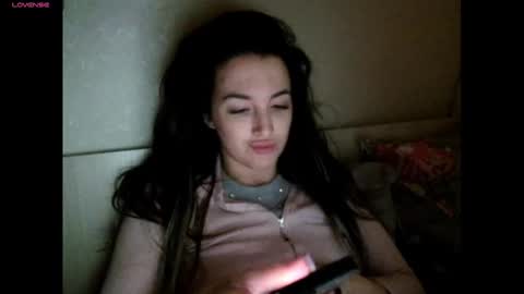 elisa_dove208 online show from 6, 1, 2026