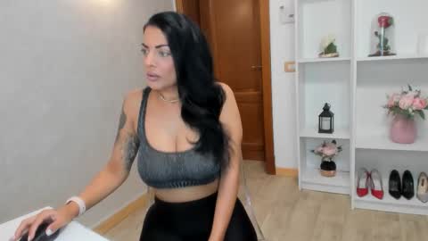 Snapshot of elisabaxter chatting on 11, 9, 2025 Maria online show from 11, 9, 2025