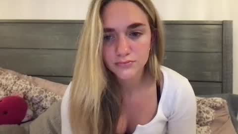 Elisa Sinclair online show from 9, 12, 2024