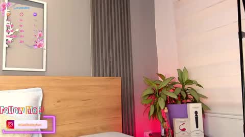 Elise Play Boobs online show from 21, 5, 2026