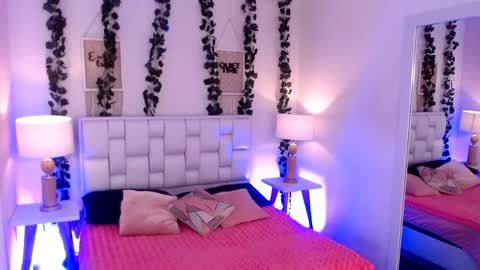 Snapshot of elisevalmont chatting on 1, 6, 2026 ELISE online show from 1, 6, 2026
