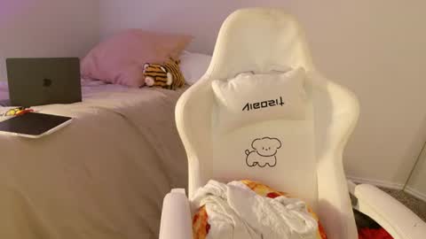 Snapshot of elisparadisex chatting on 4, 8, 2026 eli 3 online show from 4, 8, 2026